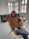 Valdamara striktrøje med turtleneck - Brun