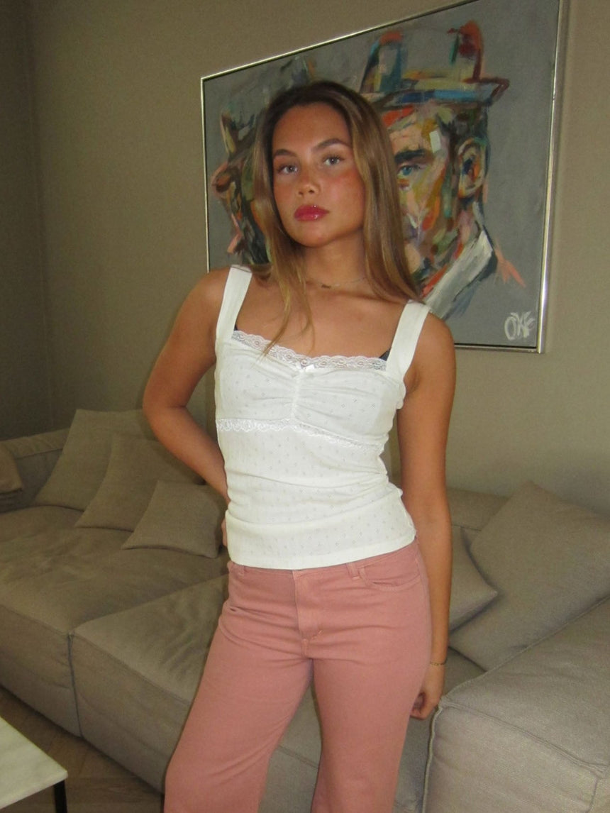 Thilda top med blonde detaljer - Hvid