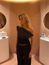 Kimmie top med polkaprikker - Sort/hvid