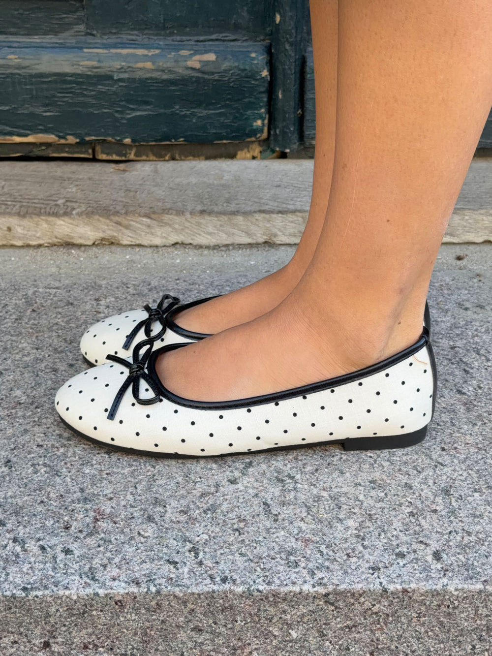 Zelia ballerina med polkaprikker - Hvid/sort