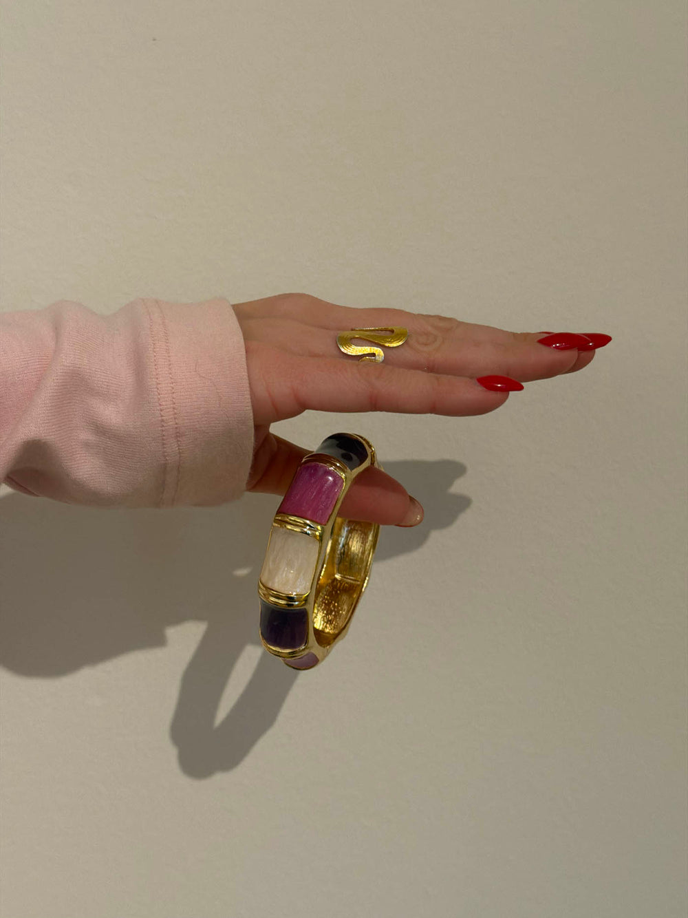 Ebony armbånd med striber - Lilla/rosa/hvid