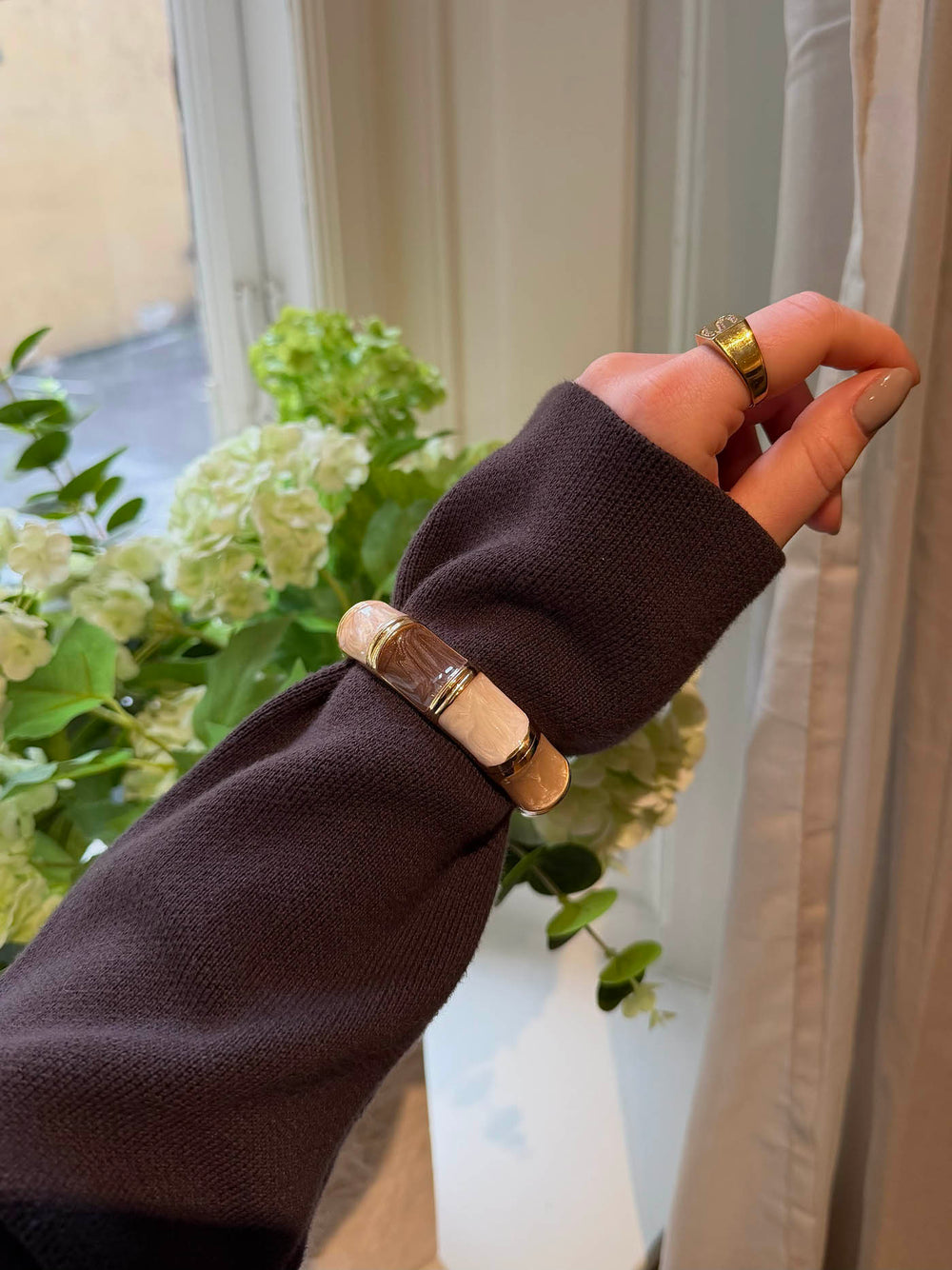 Ebony armbånd med striber - Nude/brun/hvid