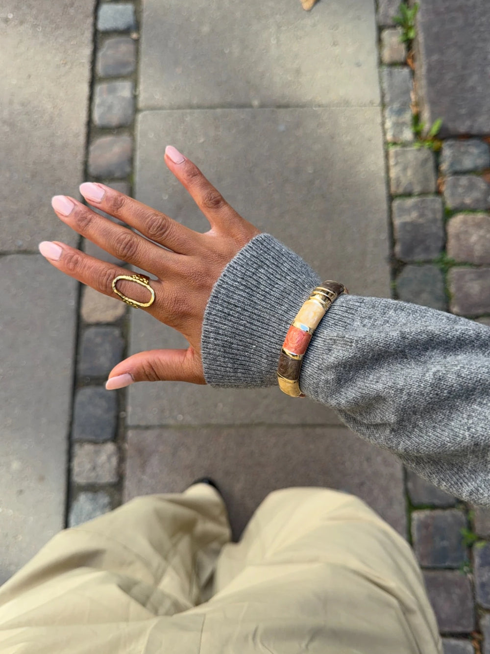 Neva armbånd - Guld/koral/Lilla