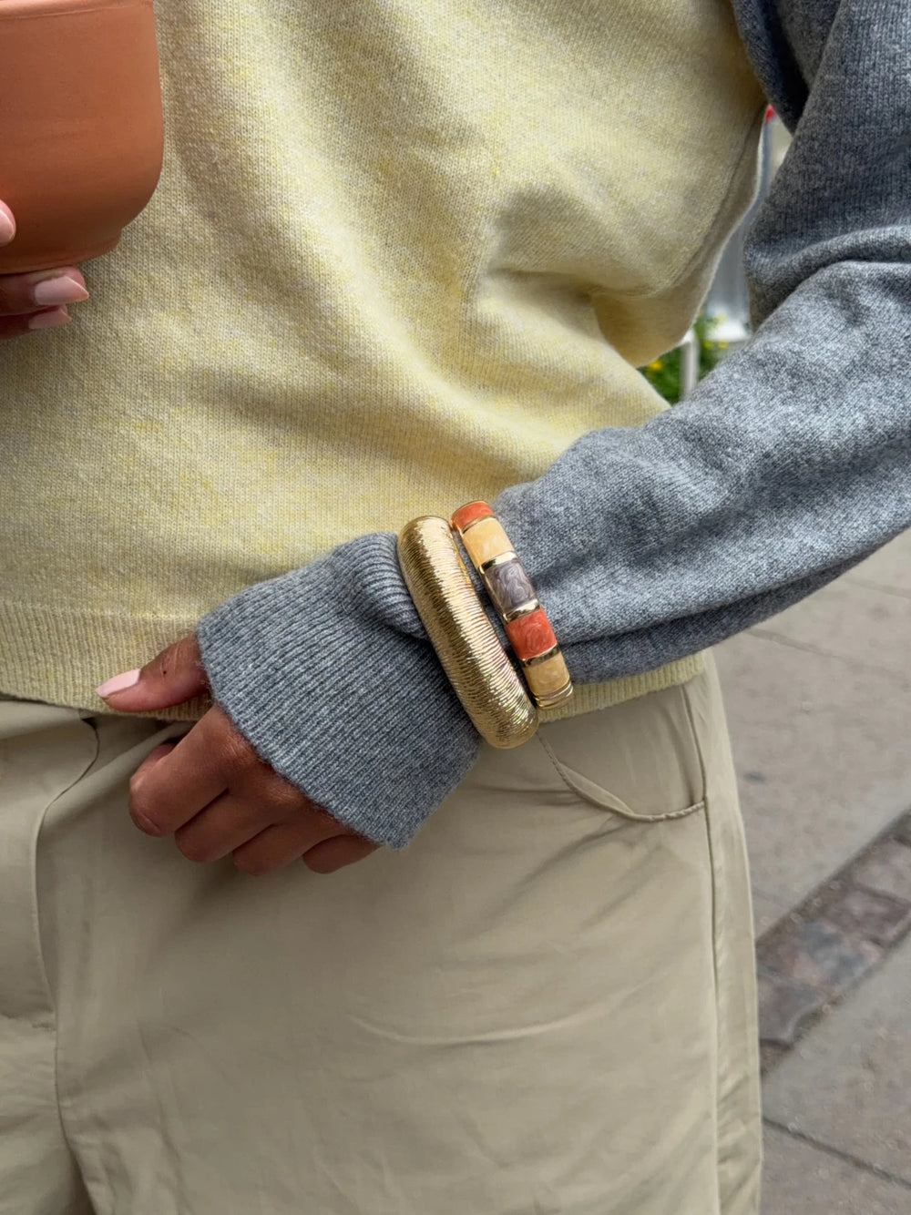 Neva armbånd - Guld/koral/Lilla