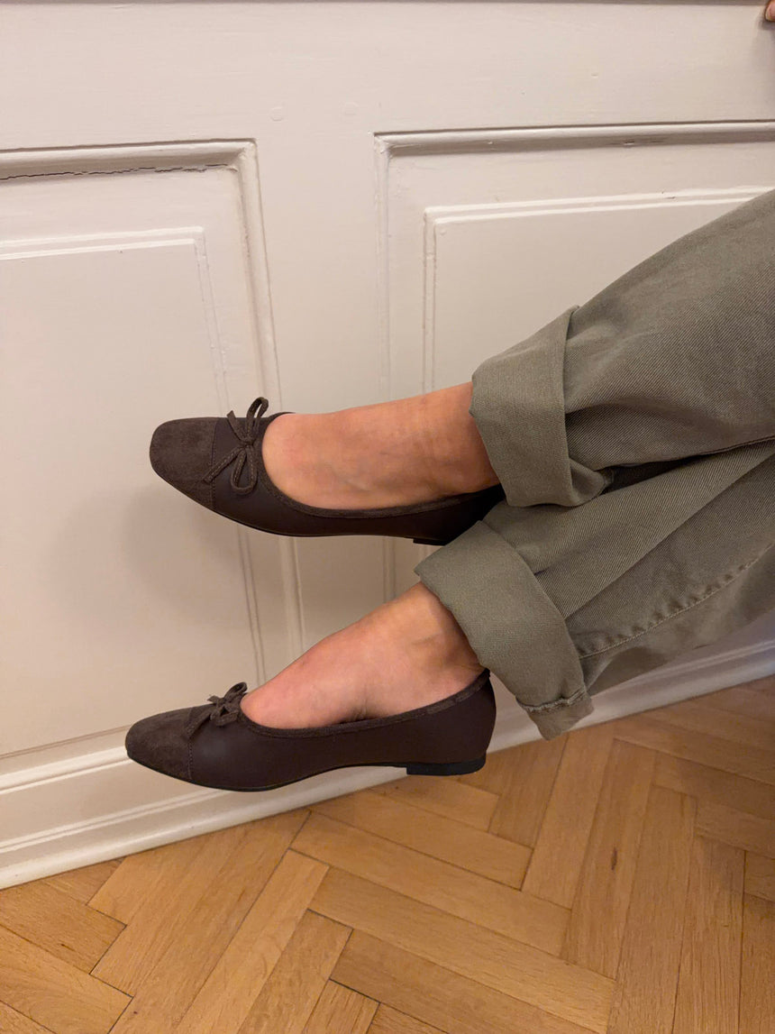 Fione ballerinaer i ruskind - Brun