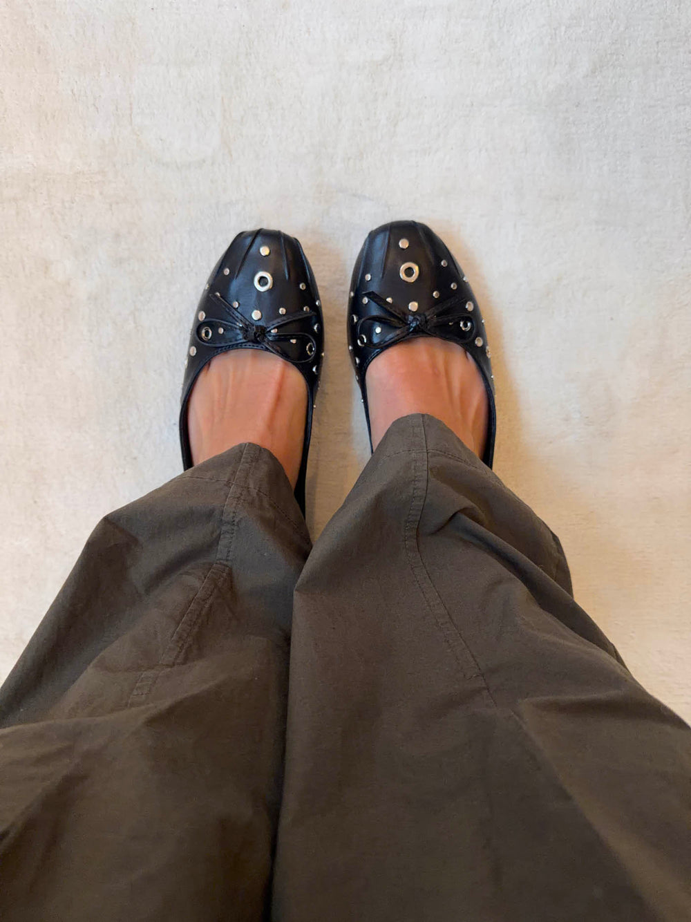 Katarine ballerinaer med nitterdetaljer - Sort