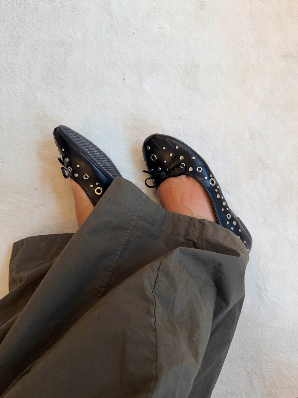 Katarine ballerinaer med nitterdetaljer - Sort