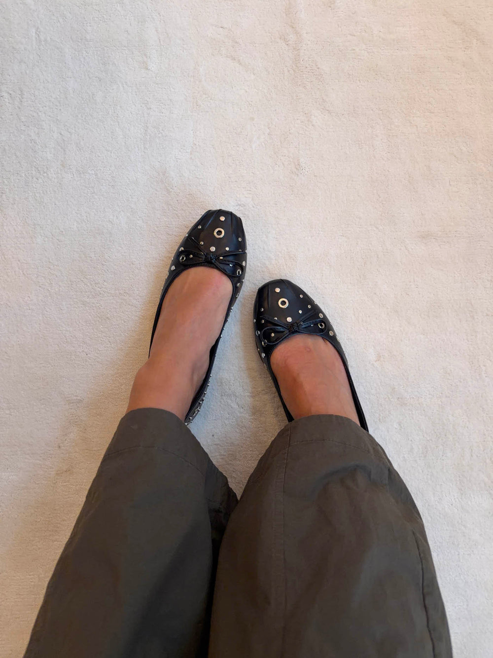 Katarine ballerinaer med nitterdetaljer - Sort