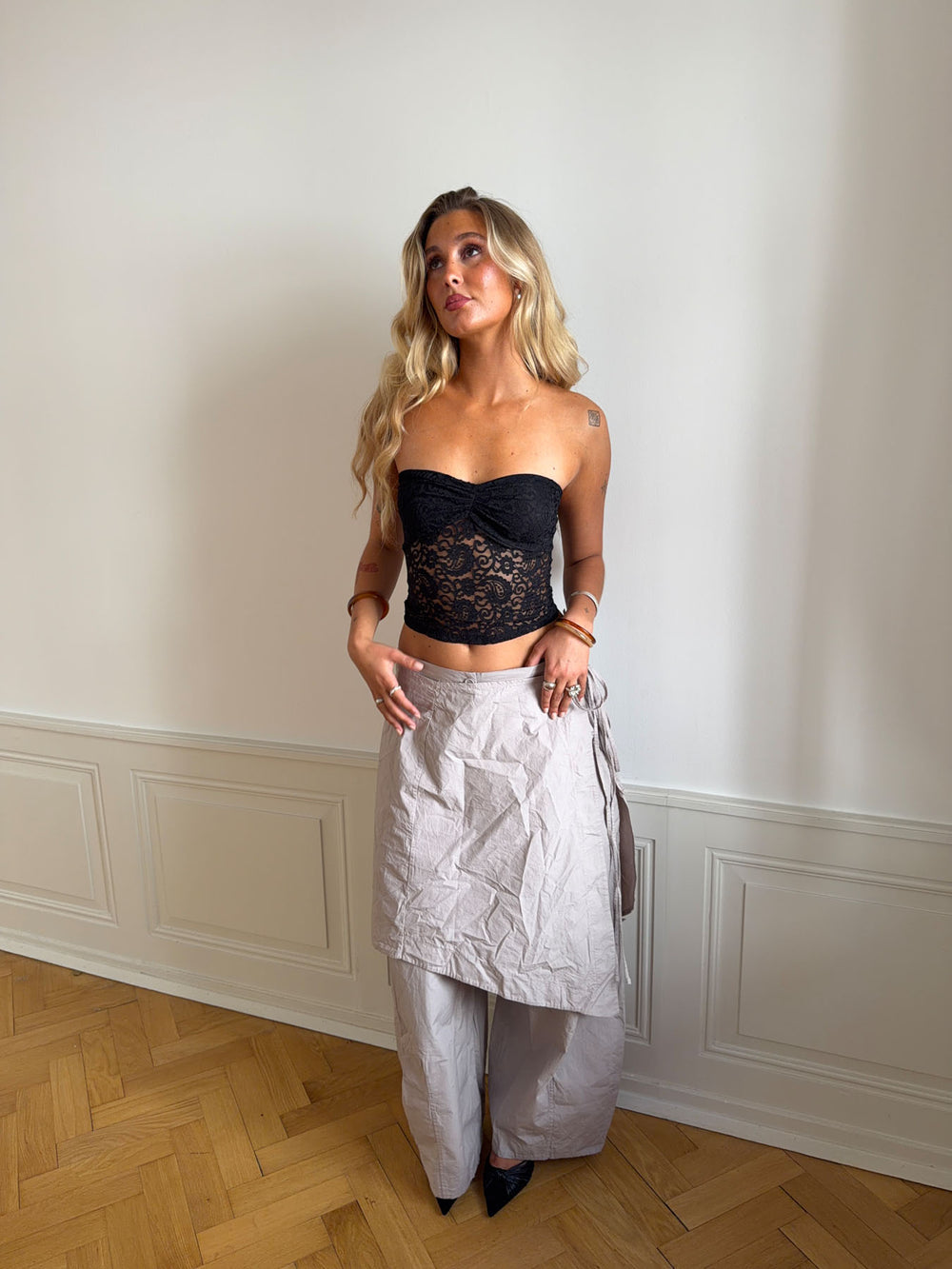 Nora bandeautop i blonder - Sort