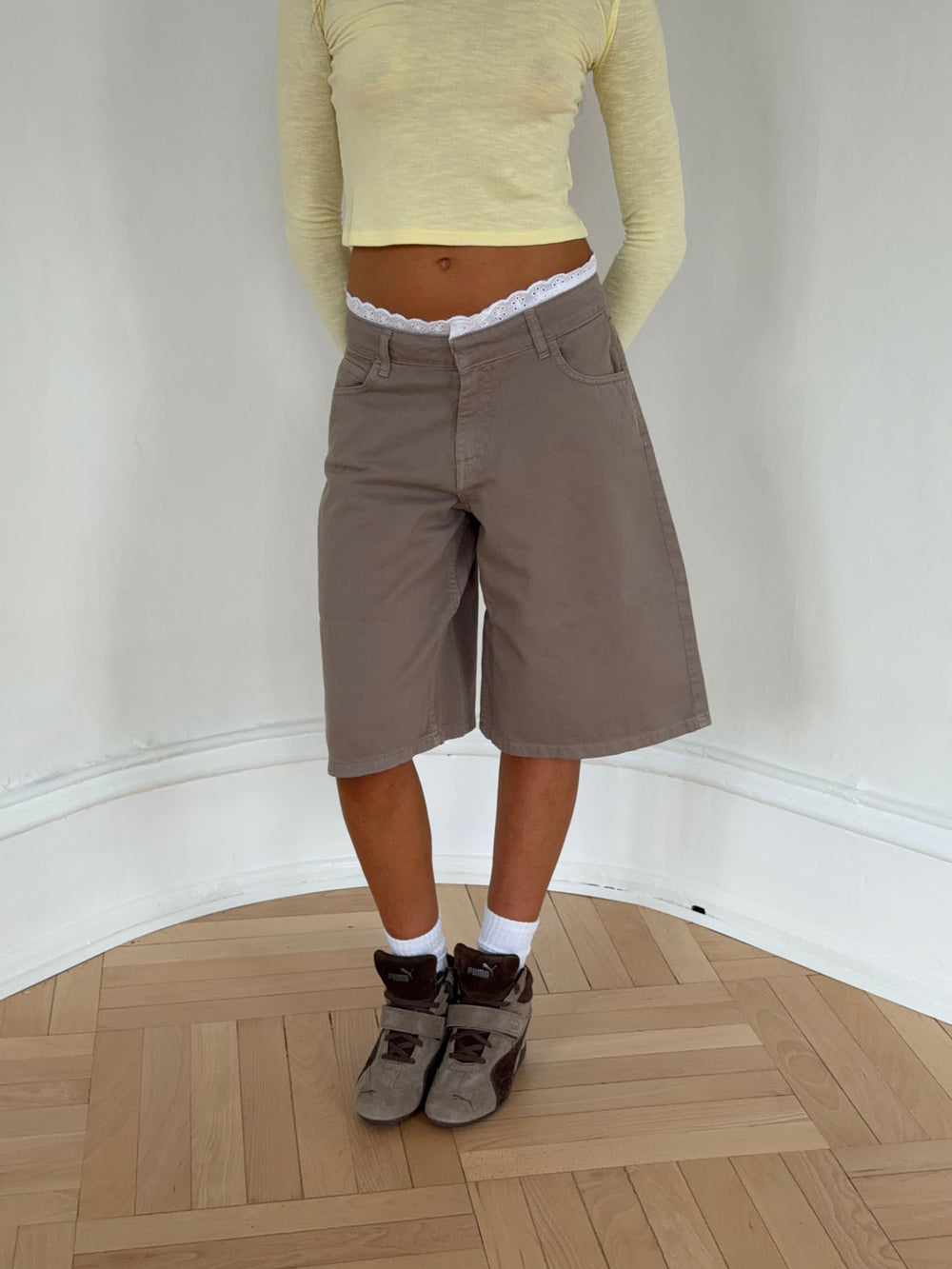 Teha bermudashorts med blonder - Beige/hvid