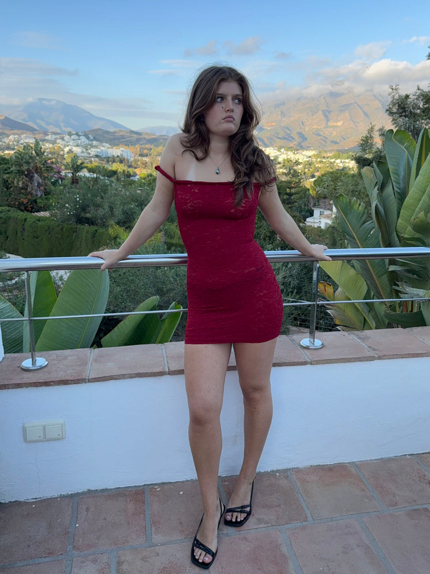 Rhina blondekjole med off shoulder - Vinrød