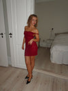 Rhina blondekjole med off shoulder - Vinrød