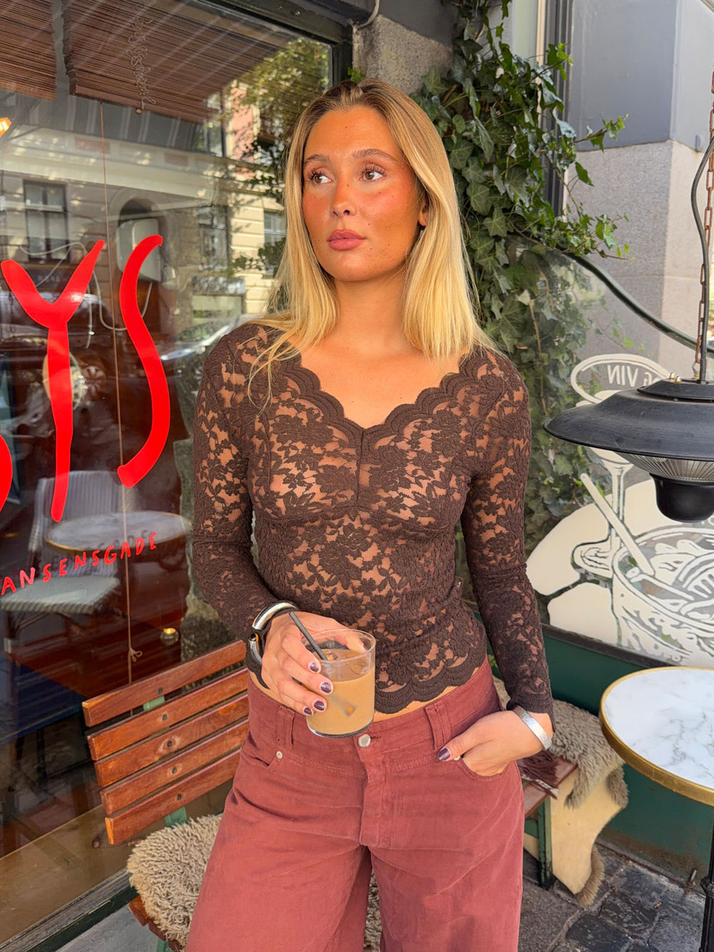 Bodil langærmet bluse med blonder - Brun