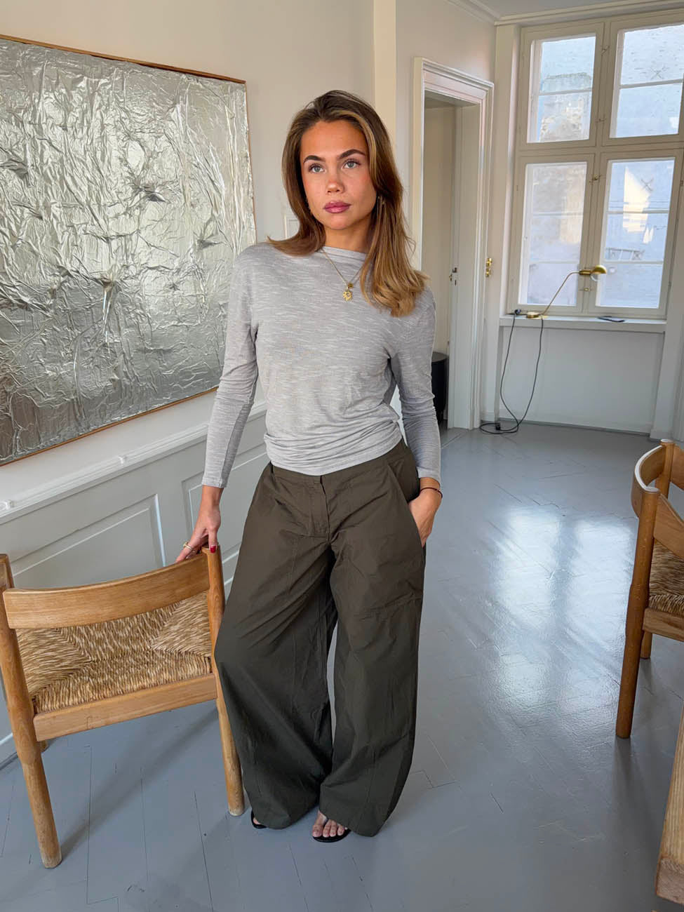 Cornelia bluse med åben ryg - Lysegrå