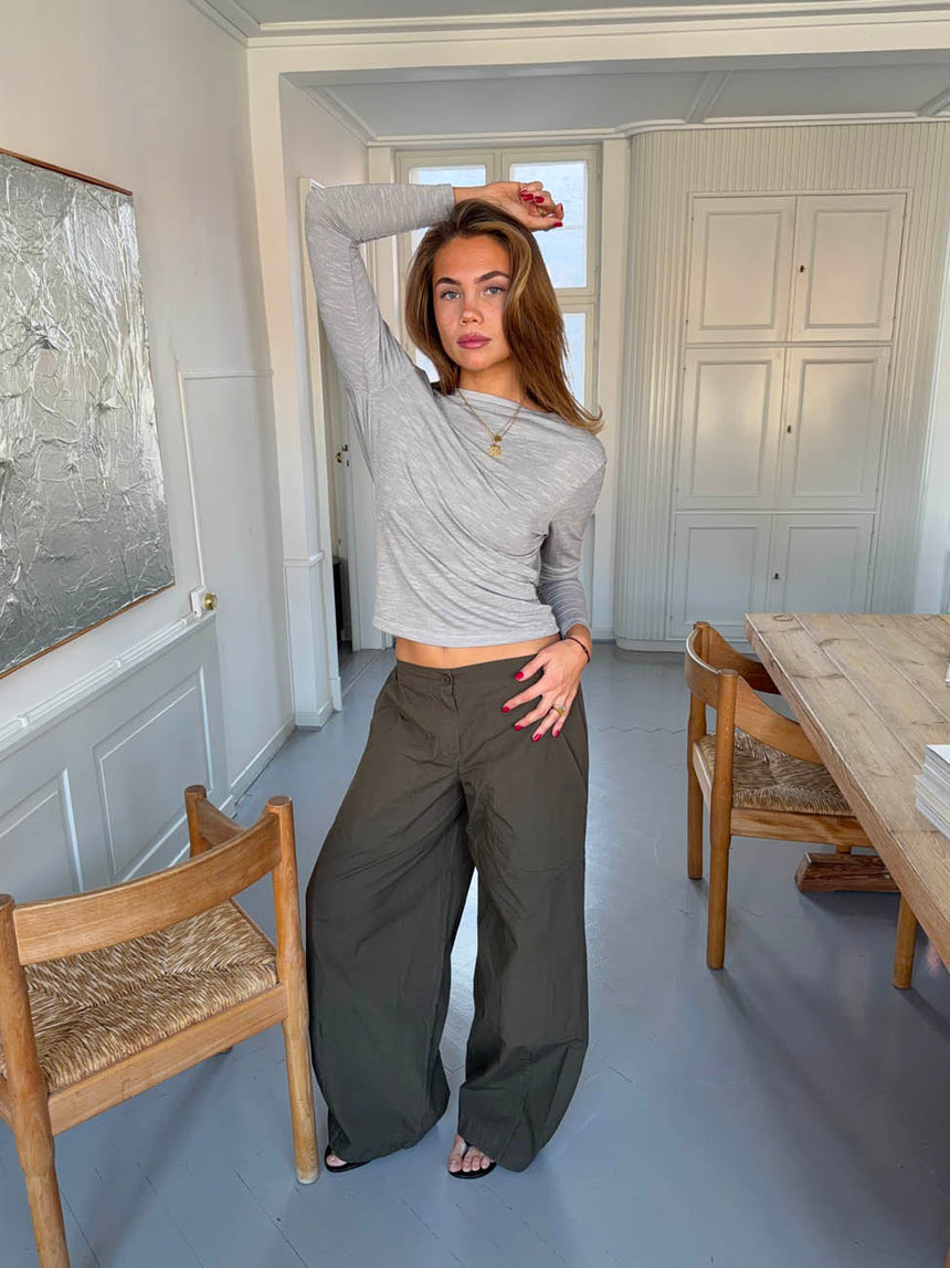 Cornelia bluse med åben ryg - Lysegrå