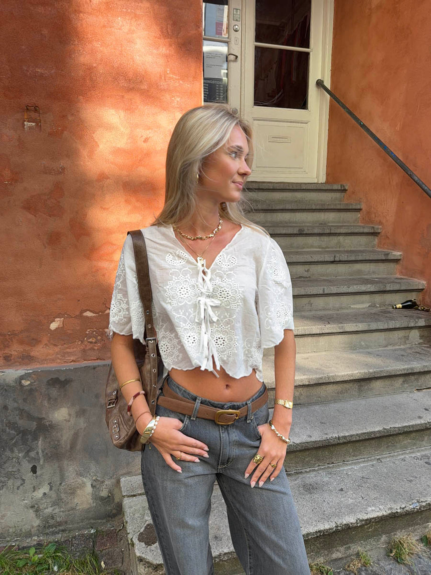 Anna bluse med blomsterbroderie - Hvid