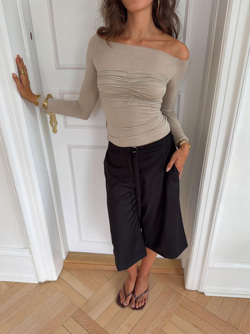 Margit bluse med detalje - Beige