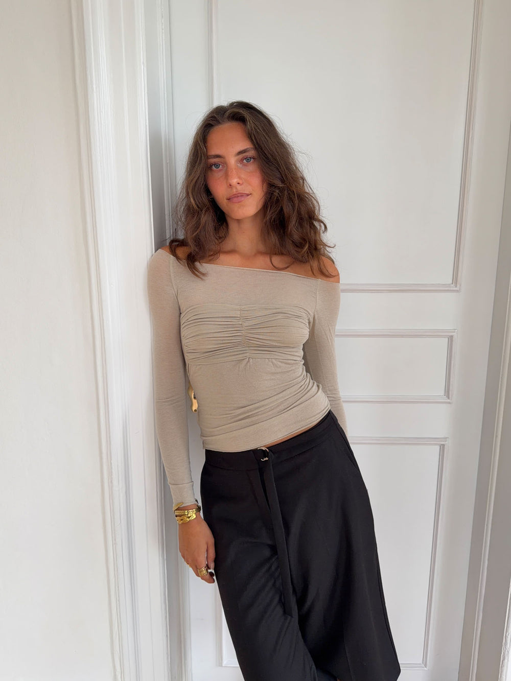 Margit bluse med detalje - Beige