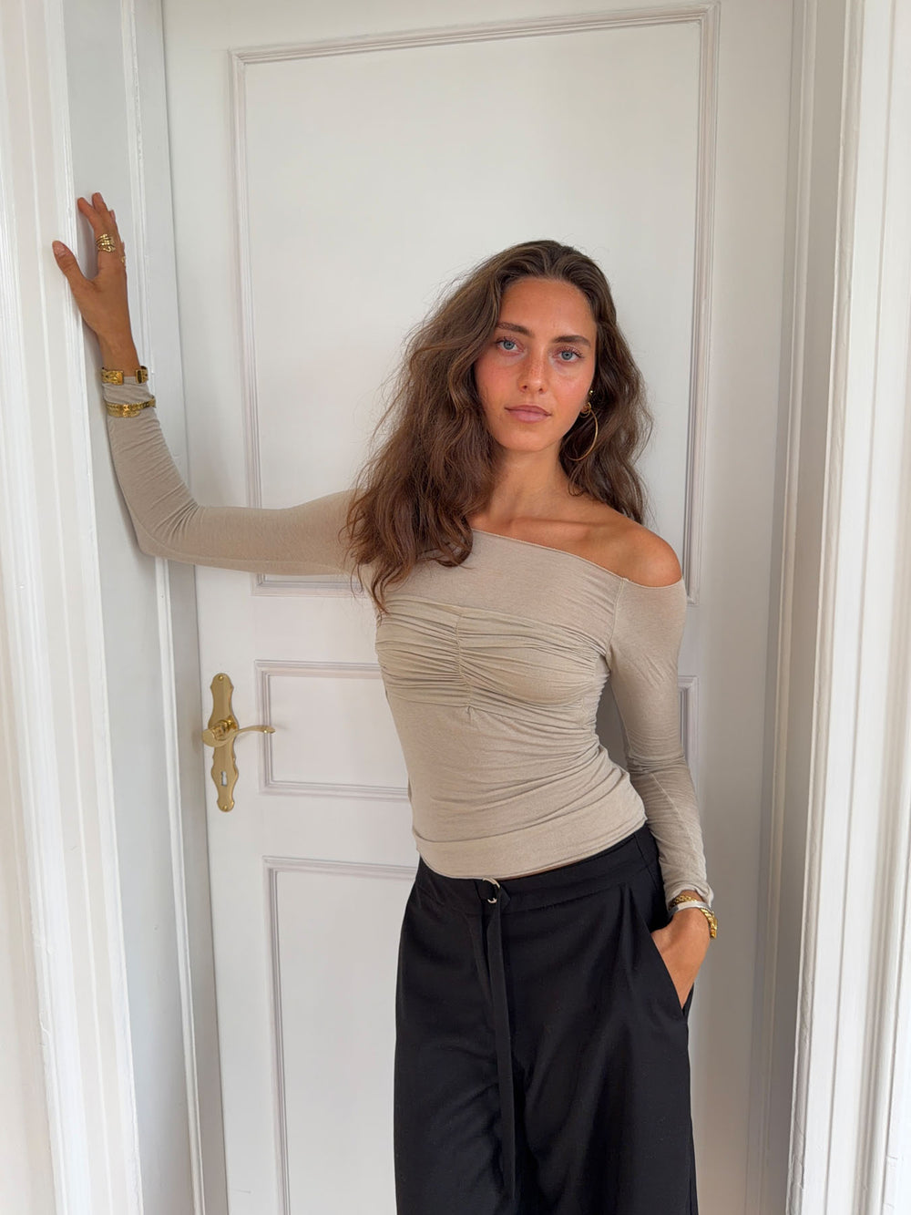 Margit bluse med detalje - Beige