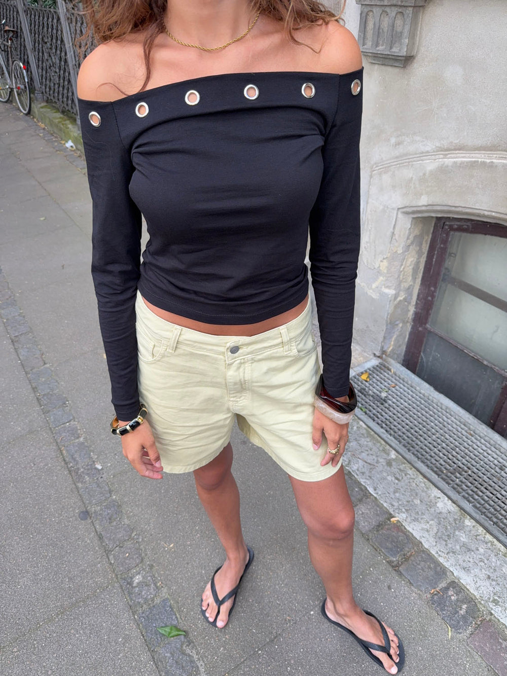 Bibbi bluse med metalringe - Sort