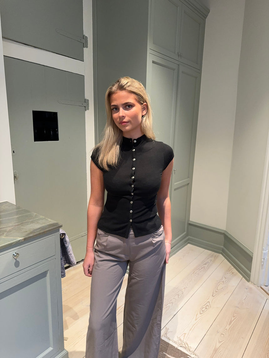 Leonie bluse med knapper - Sort