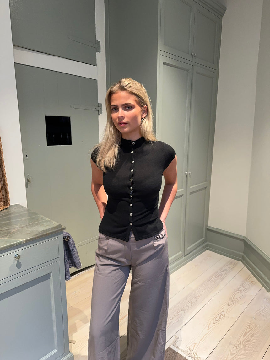 Leonie bluse med knapper - Sort