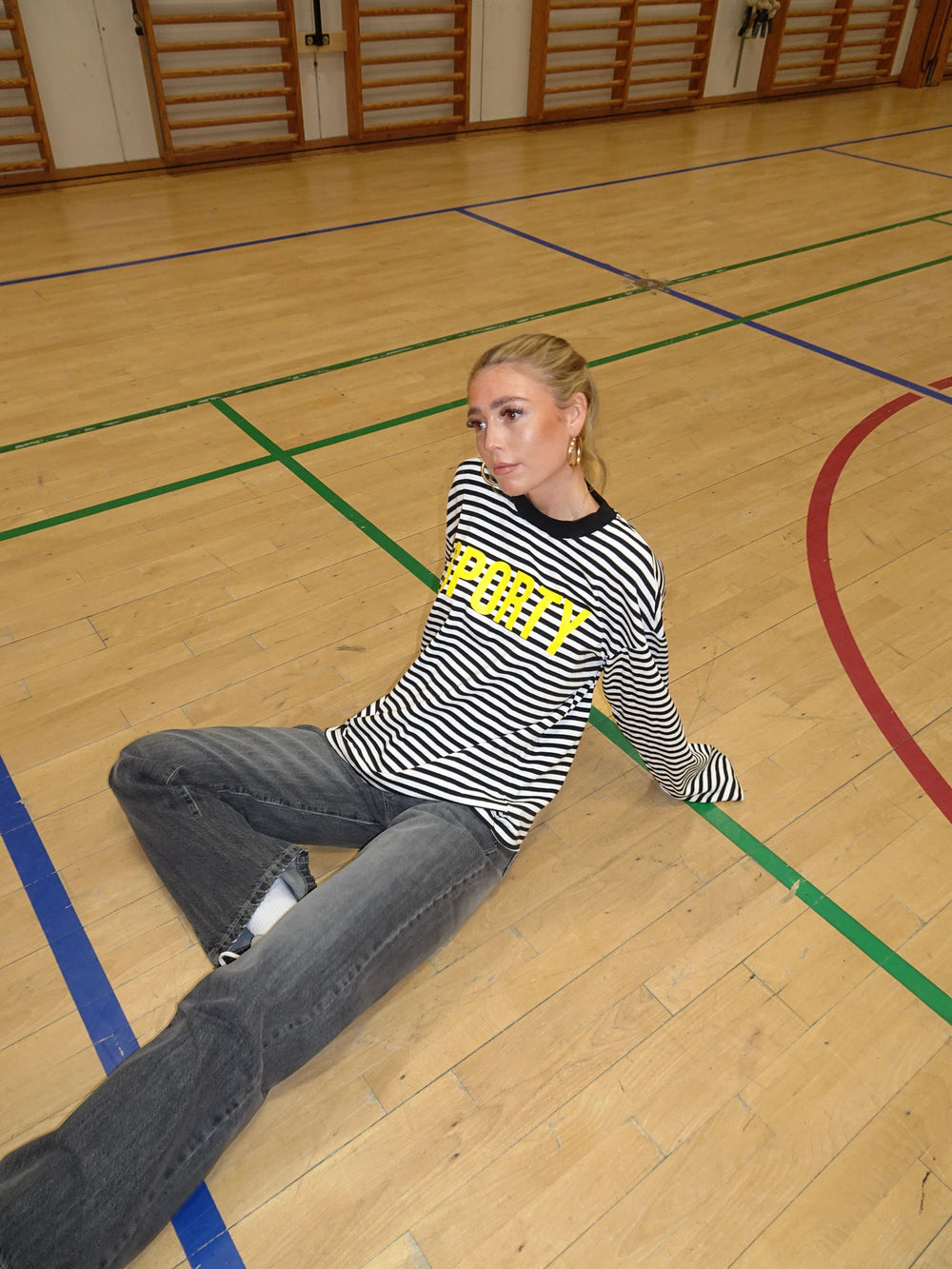 "Sporty" langærmet bluse med striber - Sort/hvid/gul