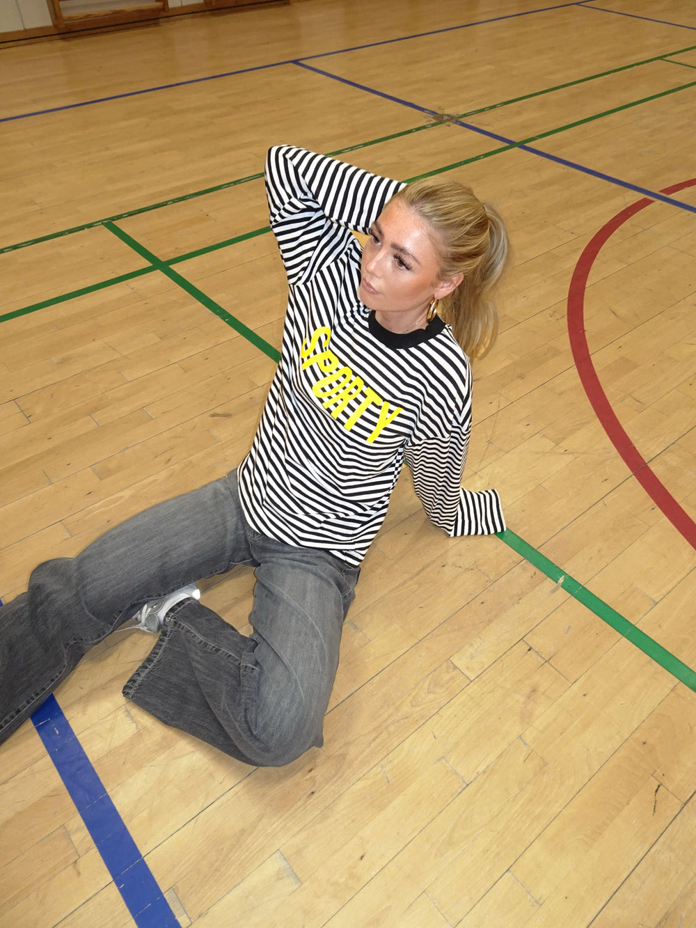 "Sporty" langærmet bluse med striber - Sort/hvid/gul