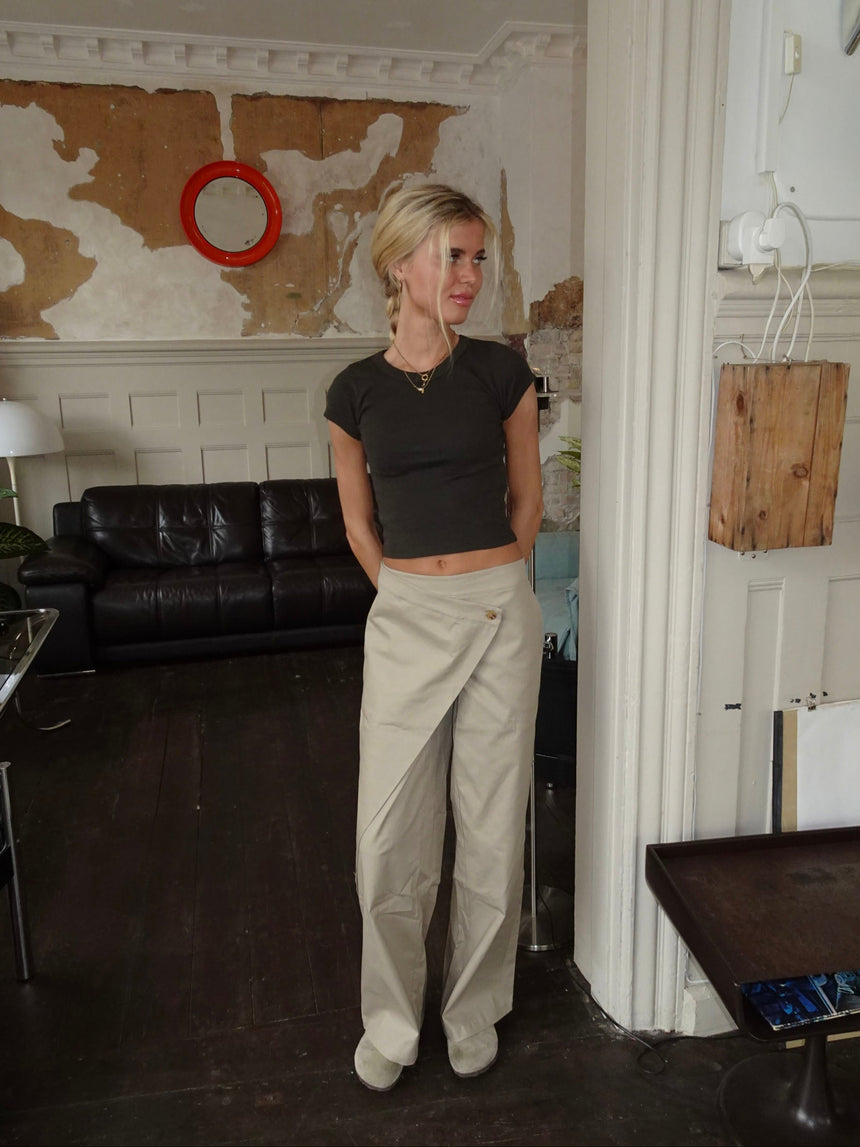 Lilyena bukser med asymmetrisk omslag - Beige