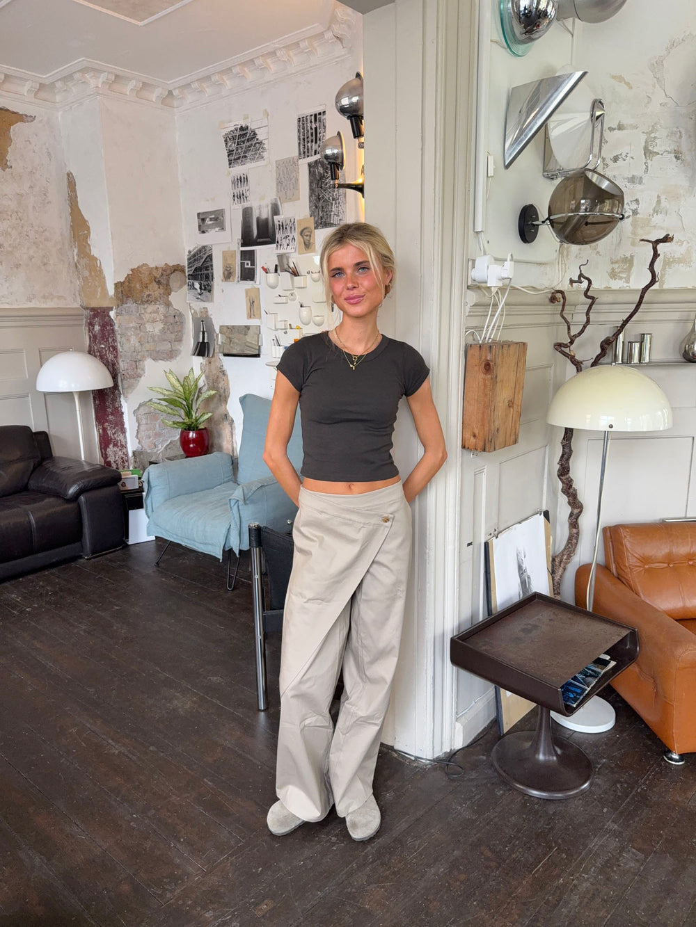 Lilyena bukser med asymmetrisk omslag - Beige