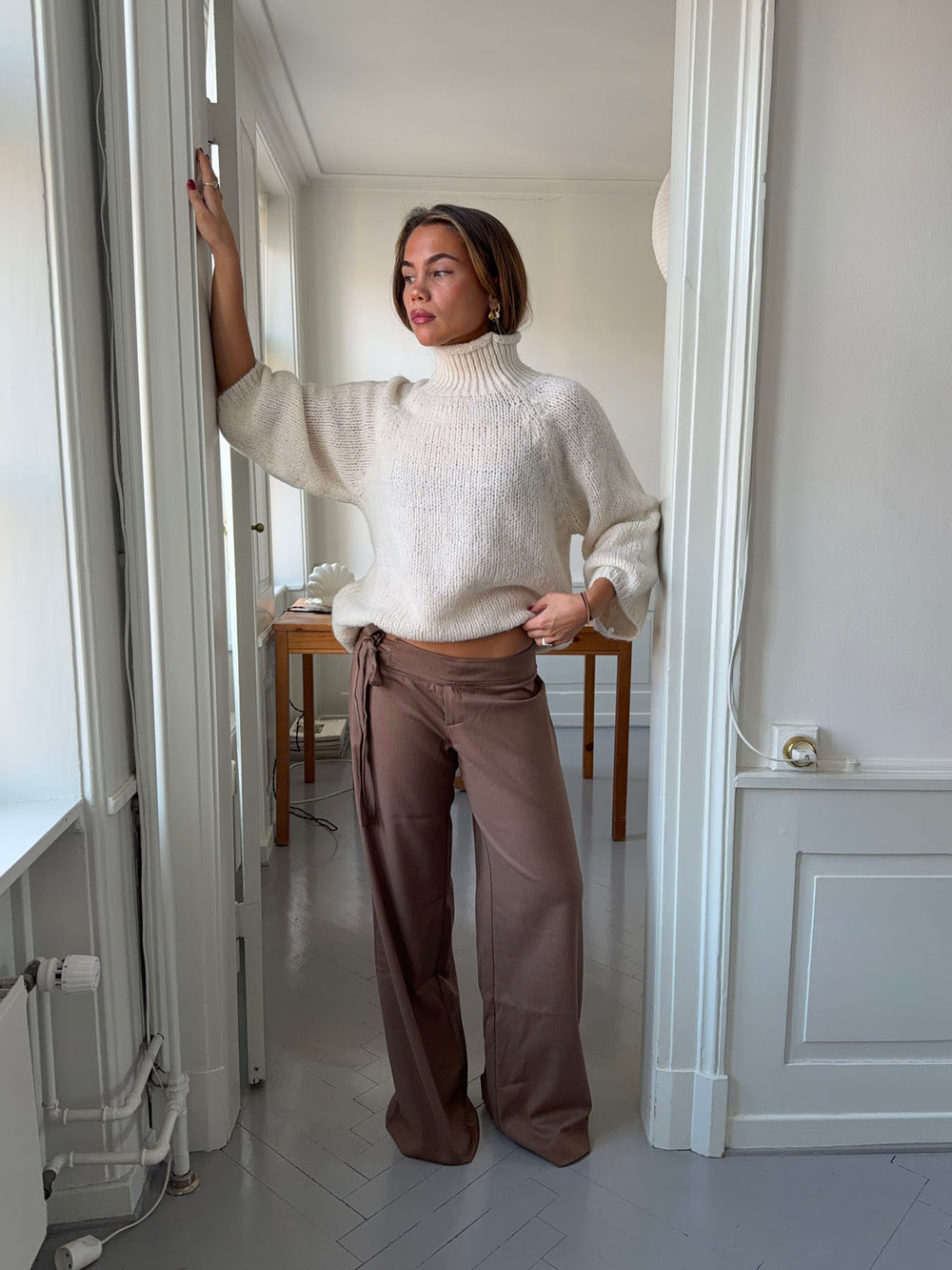 Buka bukser med bindebånd og striber - Brun