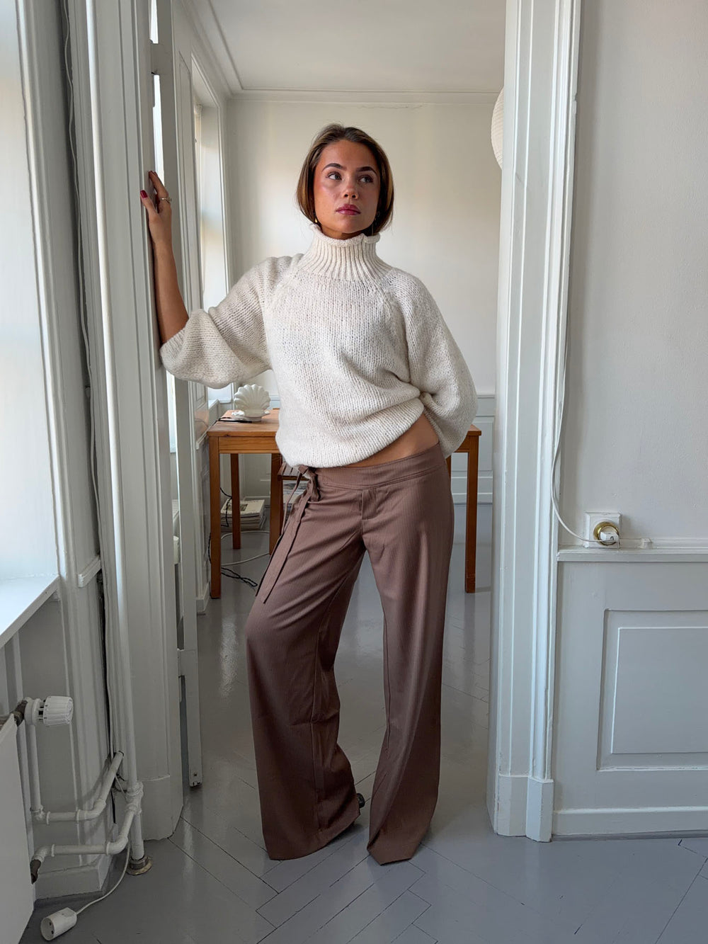 Buka bukser med bindebånd og striber - Brun