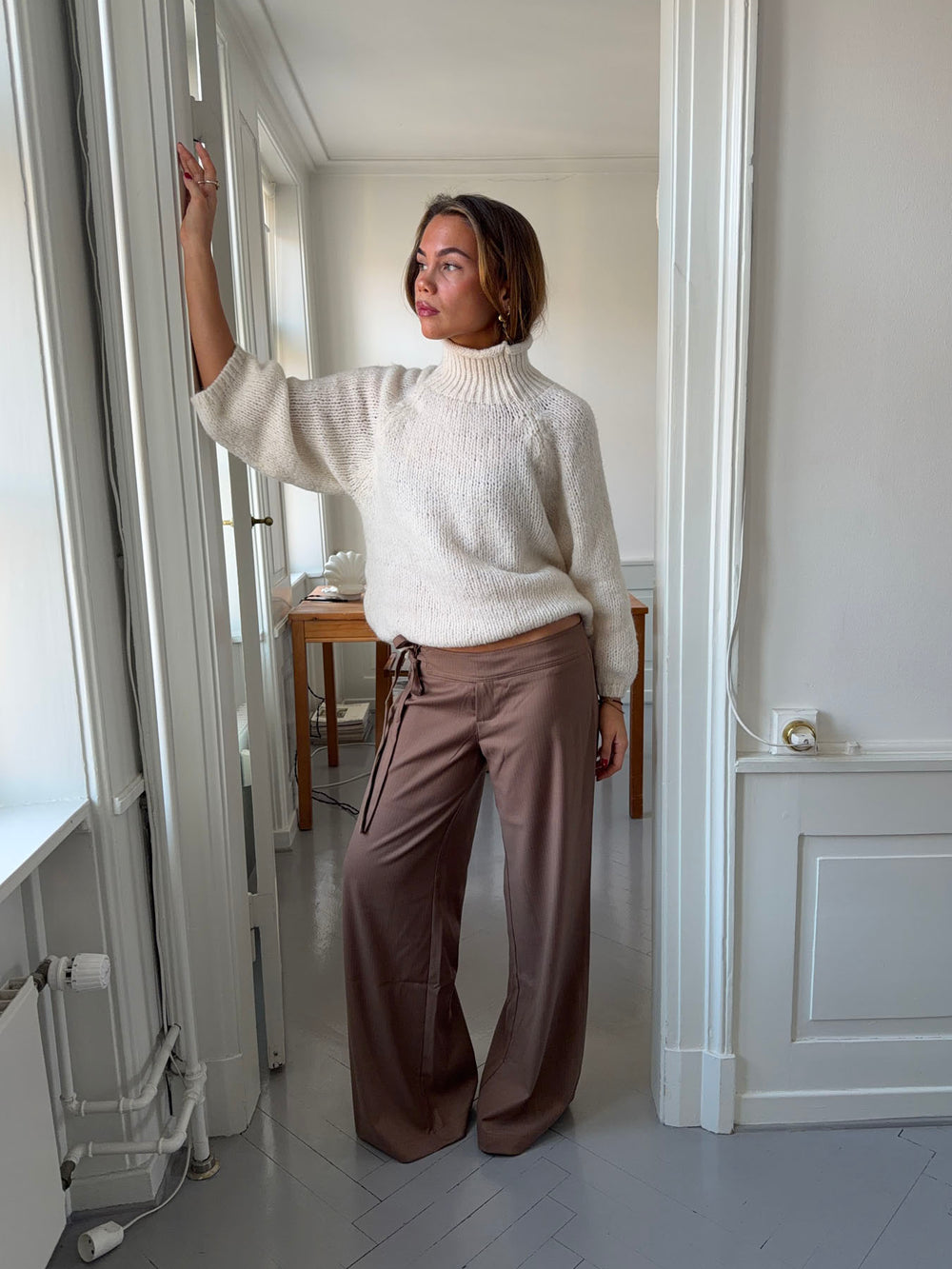 Buka bukser med bindebånd og striber - Brun