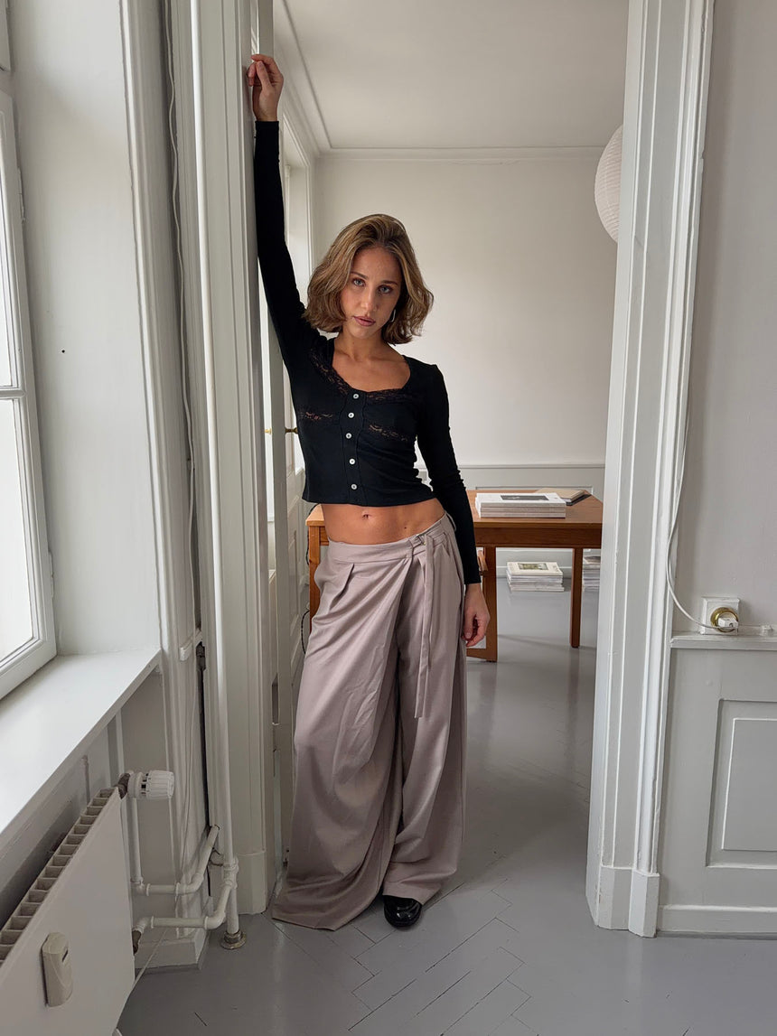 Trina suitbukser med spændedetalje - Beige