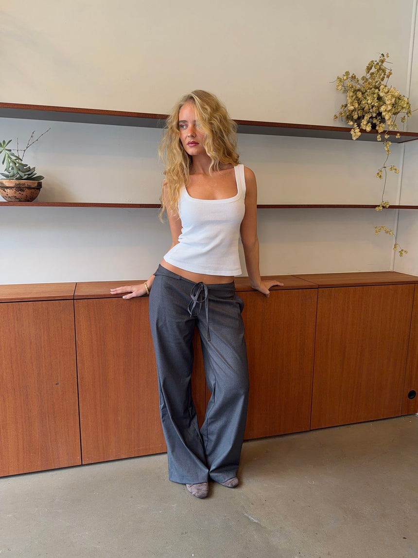 Gruja bukser med indbygget bælte - Grå