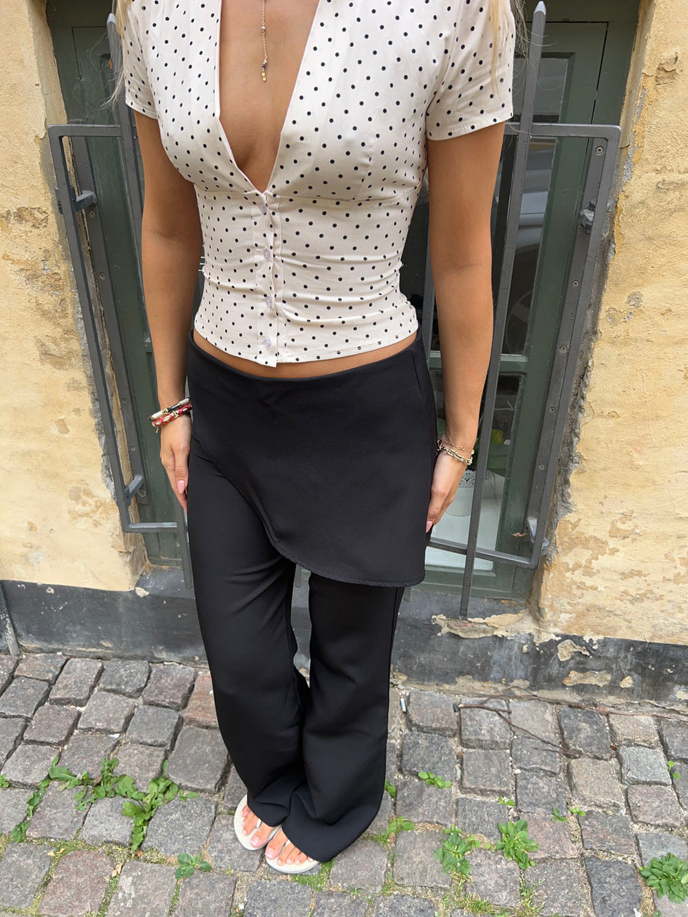 Kira bukser med slå om detalje - Sort