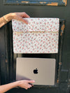 Hyld computer sleeve - Hvid med lyserøde blomster
