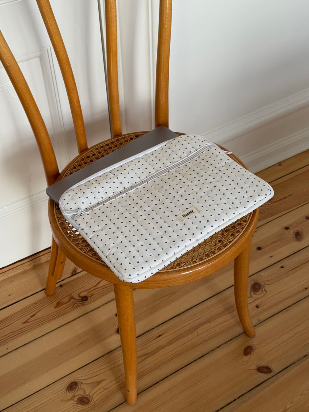Honey computer sleeve med prikker - Hvid/blå