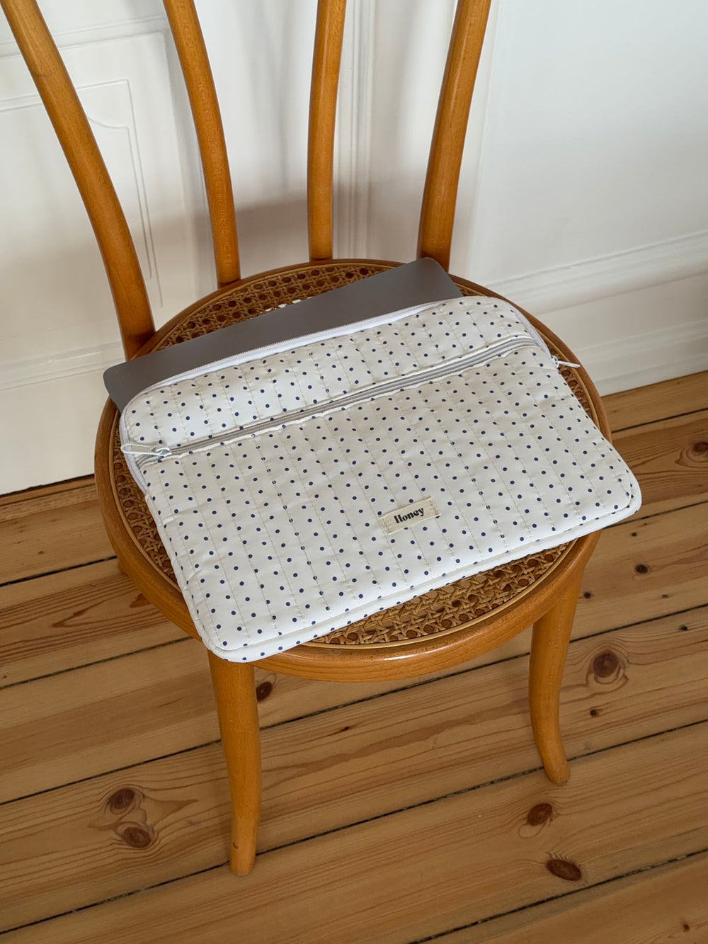 Honey computer sleeve med prikker - Hvid/blå