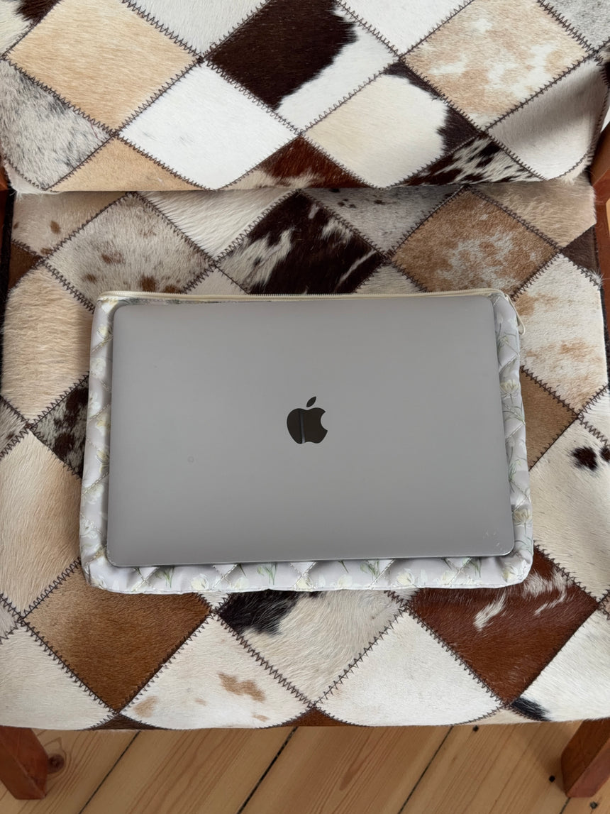 Honey computersleeve med blomster - Beige