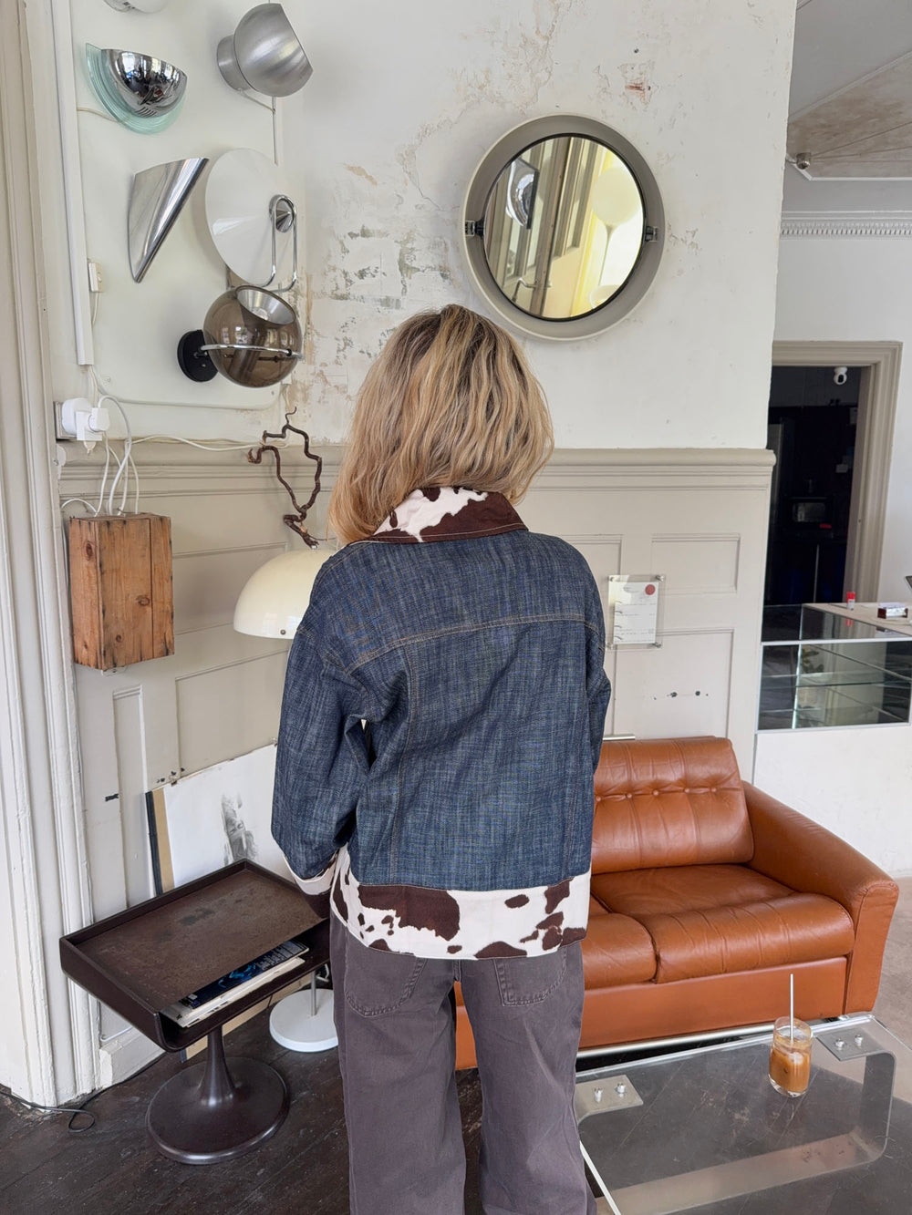Suiva denim jakke med ko print - Blå/brun/hvid