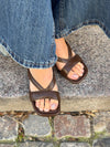 Fabra sandal med kilehæl - Brun