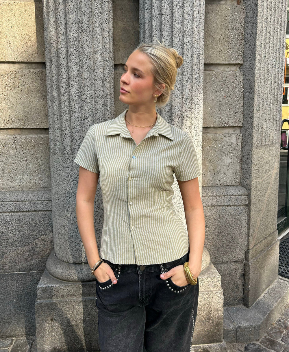 Josephine figursyet skjorte med korte ærmer - Grøn/hvid
