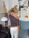 Florine figursyet t-shirt med polkaprikker - Brun/hvid