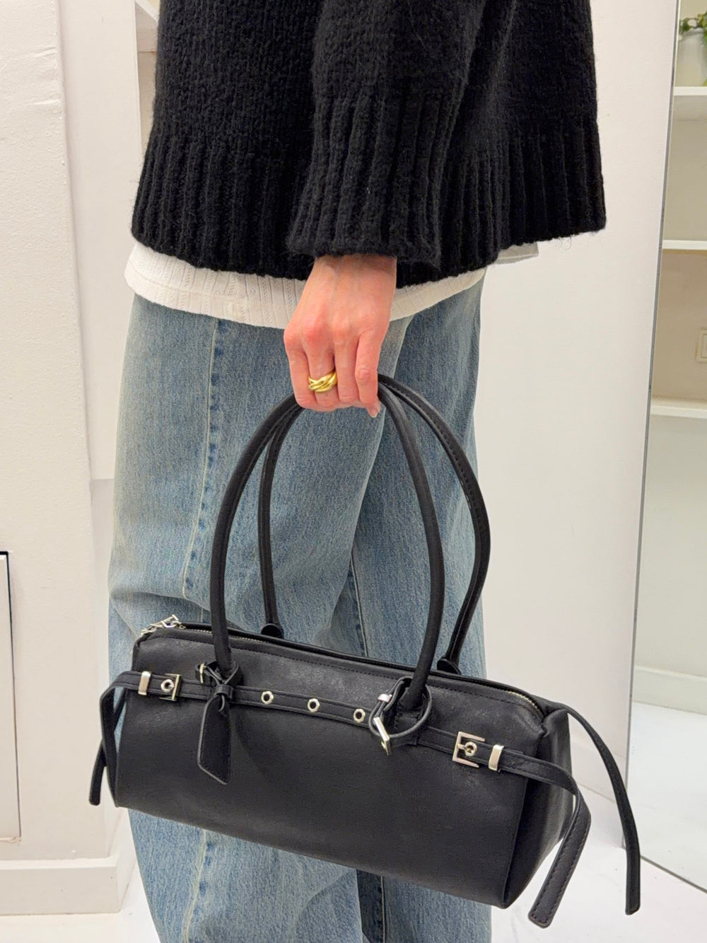 Bobby håndtaske med metalknapper - Sort