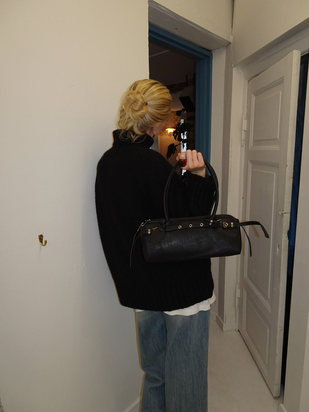 Bobby håndtaske med metalknapper - Sort