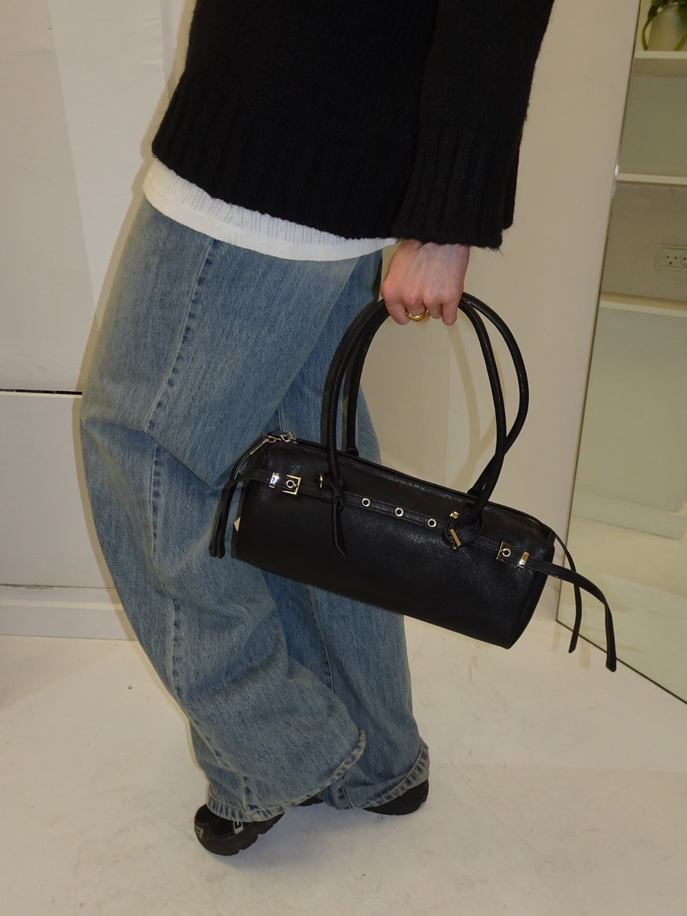 Bobby håndtaske med metalknapper - Sort