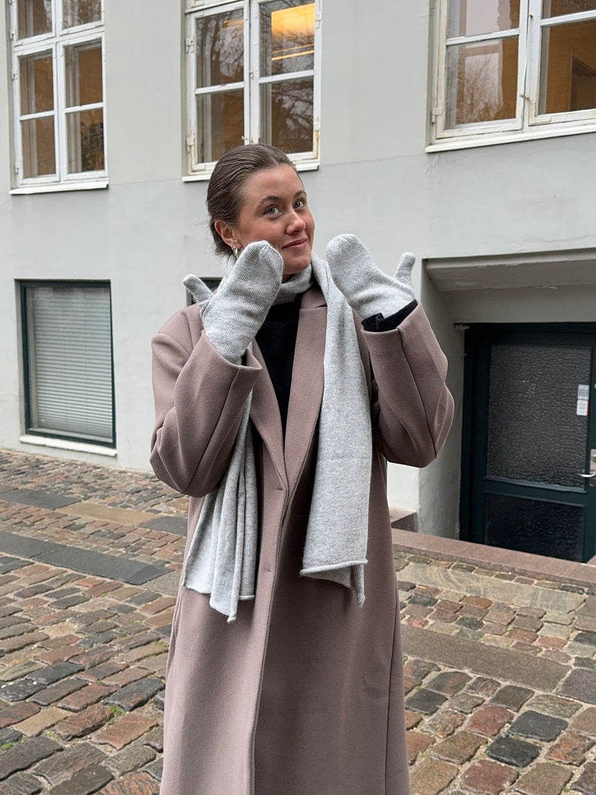 Kehlani halstørklæde i strik - Lys grå