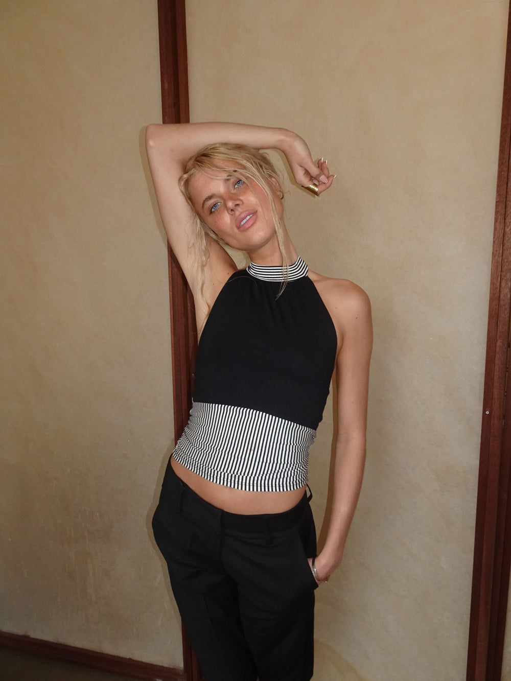 Debby halterneck top med striber - Sort/hvid