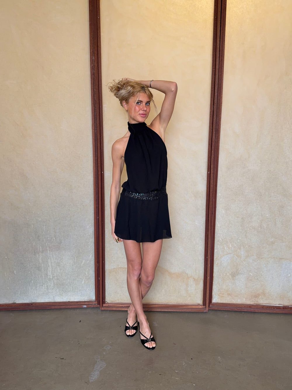 Jolene halterneckkjole med pallietter - Sort